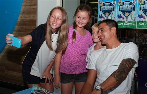 Tim Cahill Swamped By Adoring Fans At Penrith Westfield Pictures