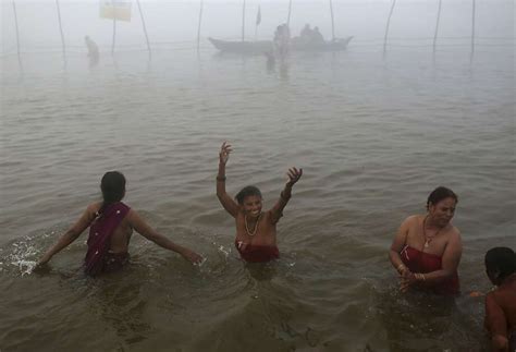 Millions Of Hindus Bathe In Ganges To Cleanse Sins Sfgate