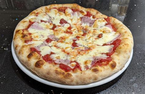Pourquoi les français préfèrent la pizza napolitaine à la pizza romaine