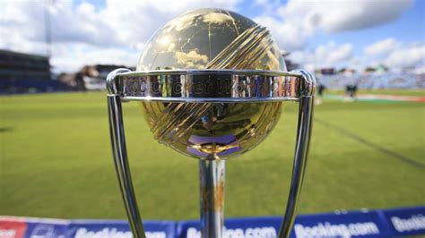 Former Great Or British Royal Likely To Give Away Icc World Cup 2019