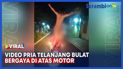 Video Pria Telanjang Bulat Bergaya Di Atas Motor Berkeliling Di Tengah Malam Youtube