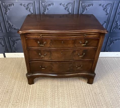 Serpentine Front Mahogany Chest Antiques Atlas