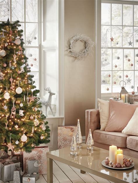 Why We Should All Be Leaving Our Decorations Up Until February Real Homes