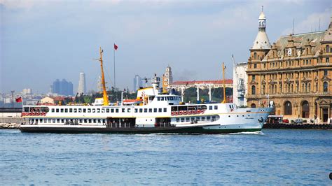 How much does it cost to take the ferry in Istanbul?