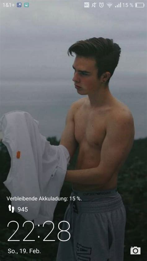 Er stammt aus dem hebräischen, namensgeber ist der biblische erzengel michael. Wie gut kennst du Mike Singer?