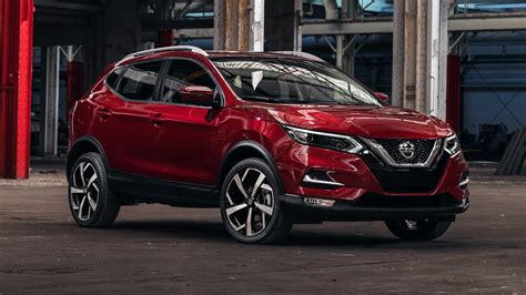 It comes with lots of convenient features, including apple carplay, android auto, and siri eyes free, which all allow you to connect your smartphone to the. 2020 Nissan Rogue Sport Photos and Info: The Small SUV ...