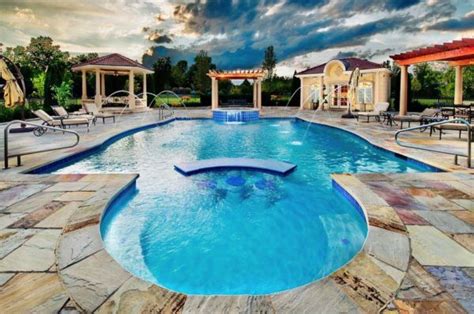 33 Mega Impressive Swim Up Pool Bars Built For Entertaining Luxury