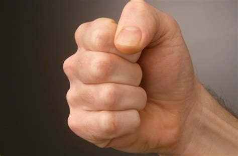 Heres What The Way You Clench Your Fist Reveals About Your Personality