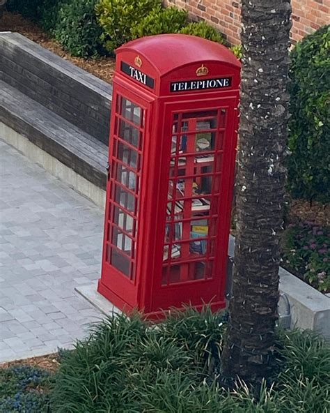 The Perfect Pad - Hyde Park Village reinstalled Old phone...