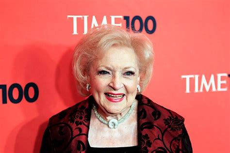 what was fake on the internet this week betty white twitter ‘filtering and that photo of