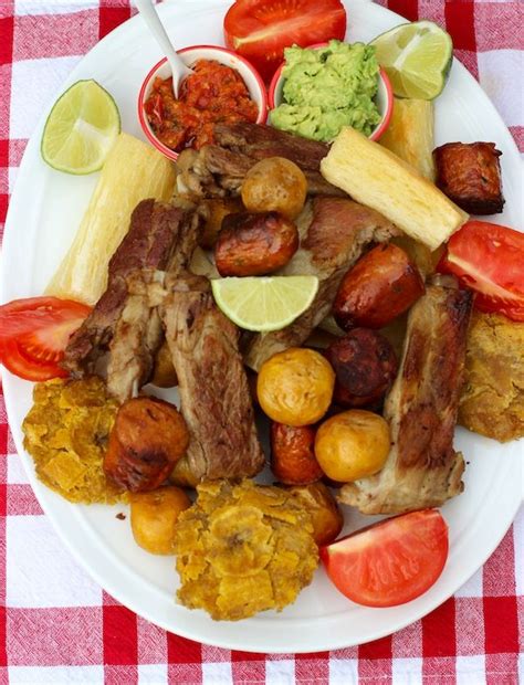 Comida criolla empacada al vacío🥩línea amarilla 🥟refrigerios empresariales 🥯experiencias 🥗| catering 🌯haz tu pedido ⬇️⬇️⬇️ wa.link/nlq0iu. Fritanga o Picada Colombiana ( Fried Food Platter ...