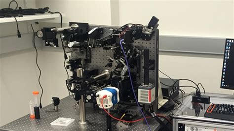 The Microscope That Uses Tractor Beams To Peer Inside Cells By Icr