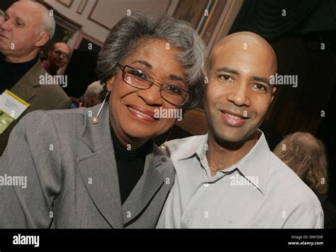 Jan 14 2006 New York Ny Usa Vocalist Nancy Wilson And Her Son