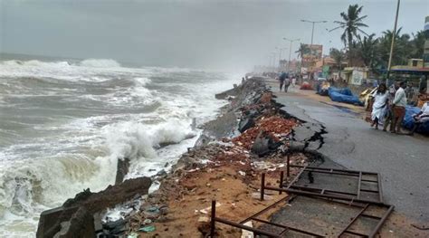 Kerala is so beautiful during monsoon. Bangalore LIVE news: Heavy rain claims three lives in ...
