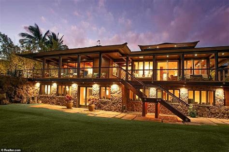 Estate On Smallest Inhabited Hawaiian Island Of Which Larry Ellison