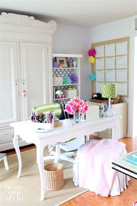 I've been drooling over craft rooms the last week. 1000+ images about Craft Rooms on Pinterest | Home office ...