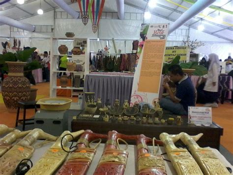 Apa yang anda tahu tentang masyarakat iban di sarawak? TUKANG PARANG SIBU SARAWAK - PARANG ILANG IBAN , PARANG ...