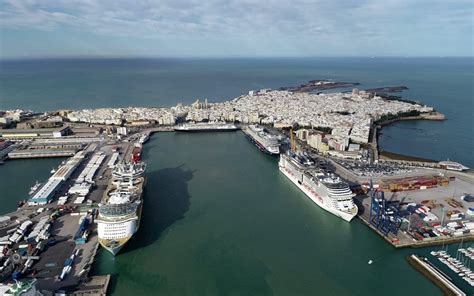 The Carnival Breeze Will Dock At The Port Of Cadiz To Repatriate The