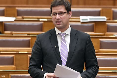 Gergely gulyás (born 21 september 1981) is a hungarian jurist, politician, the current minister of the prime minister's office since 2018. Index - Belföld - Gulyás Gergely kioktatott, de közben ...