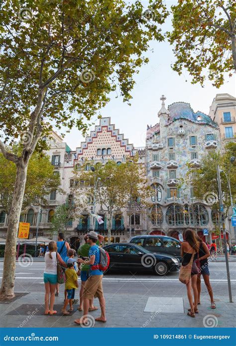 Tourists Walk On Passeig De Gracia Barcelona Editorial Photo Image