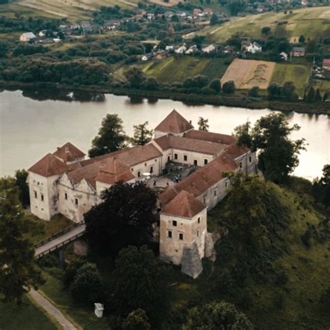 Зараз лікуюся в шахтарі трускавець , дуже гарний санаторій сильна лікувальна база, живу в одномісному номері з двухспальним ліжком, лікування харчування і проживання.рекомендую. Ресторан «Шахтар», Червоноград, пл. Соборна 5, Контакти ...