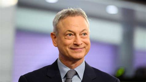 Medal of Honor society honors 'Lt. Dan' actor Gary Sinise with award
