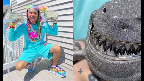 6ix9ine Shows Close Up Of His Diamond Shark Chain And 3m Watch Youtube
