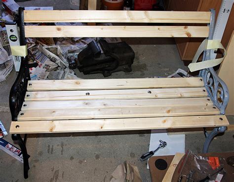 Bei der vr bank steht der mensch im mittelpunkt. Kleine Bank aus Gußeisen