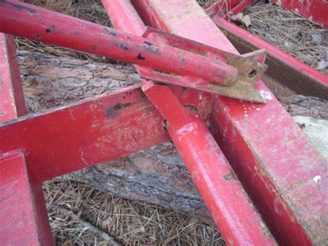 Movable gate on the starting line of a race course that is raised when the horse/dog race starts; DIY How to build a starting gate - Moto-Related ...