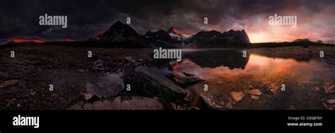 Mount Assiniboine Hi Res Stock Photography And Images Alamy