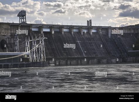 Krasnoyarsk Dam Hi Res Stock Photography And Images Alamy