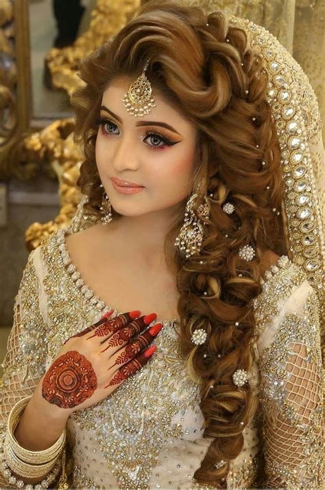Pin By Mahrosh Ch On Brides Pakistani Bridal Hairstyles Bridal