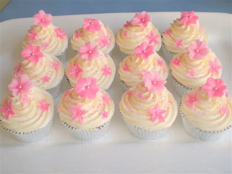 Sugar Siren Cakes Mackay Vanilla Floral Cupcakes
