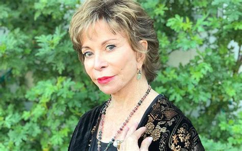 Over the years isabel allende has received immense international acclaim for her work. La chilena Isabel Allende gana el Premio de Novela ...