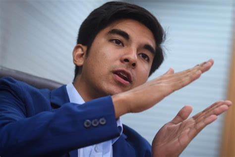 Beliau berkata, penangguhan itu dibuat sehingga satu kajian semula dilaksanakan dengan pihak yang berkaitan dan diputuskan jemaah menteri. "Suara Anak Muda Keramat, Tun Setuju Tangguh Mansuh Elaun ...