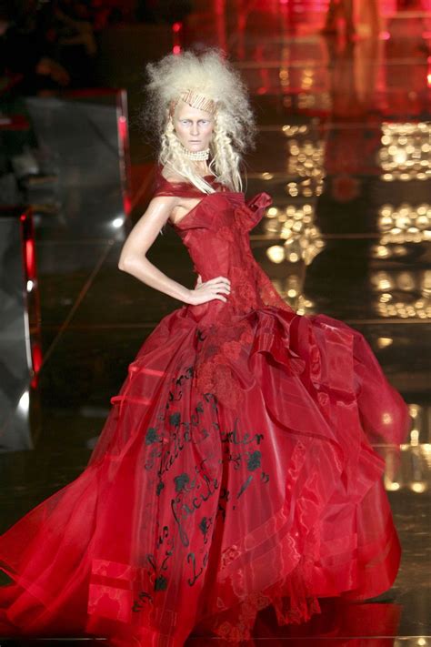 118 Photos Of Christian Dior At Couture Spring 2006 Dior Gowns Dior
