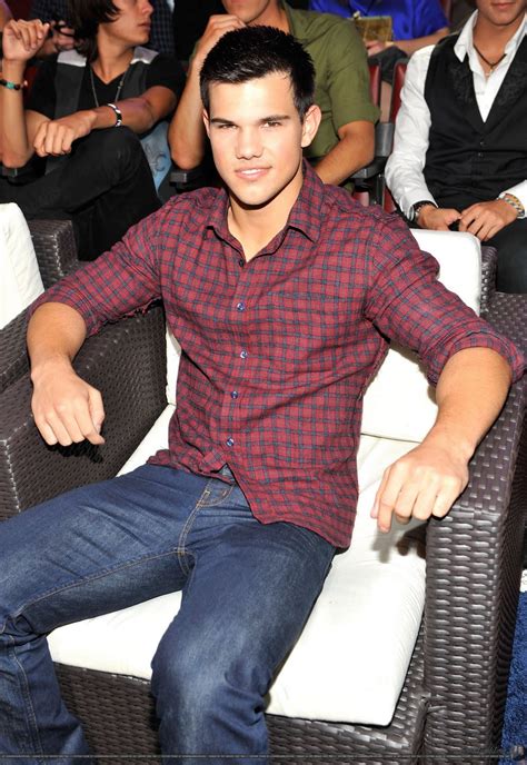 Taylor Lautner Is Super Hot Naked Male Celebrities