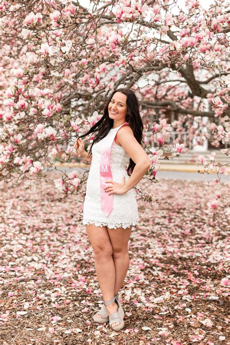 Senior Pictures With Magnolia Trees Senior Photos With Pink Flowers
