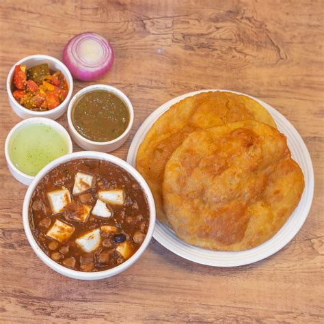 Chole stands for a spiced tangy chickpea curry and bhatura is a soft and fluffy fried leavened bread. Punjabi Chole Bhature | Home delivery | Order online ...