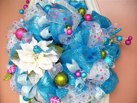 Tips und tricks deutsch anleitung quilling tips und tricks für. Carnival colors | Deco mesh christmas wreaths, Christmas ...