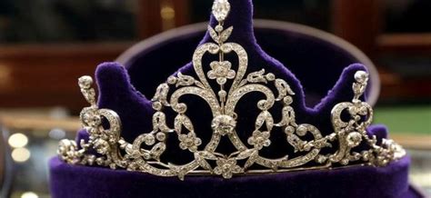 Pin On Tiaras Crowns And Jewels