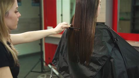 The Hairdresser Of Beauty Salon Is Cutting Stock Footage Sbv 315786780