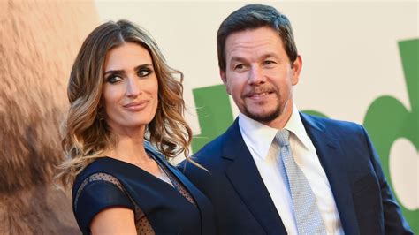 who is mark wahlberg s wife 5 fun facts about model rhea durham