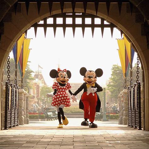 16 Rules For Walt Disney World And Disneyland Cast Members