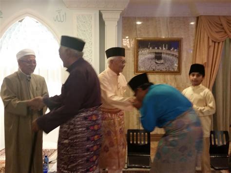 .sebagai ketua negeri sarawak (yang dipertua negeri) selepas beliau meletakkan jawatan sebagai ketua menteri selama 33 tahun. MAJLIS AL-WIDA SERTA SOLAT BERJEMAAH MAGHRIB DAN ISYAK DI ...