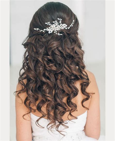 We spend hours scouring the internet in search for more unique hairstyle ideas to update our collection. Wedding Inspiration in 2020 | Hair styles, Curly wedding ...