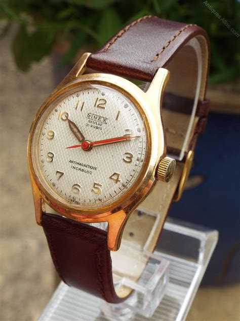 Antiques Atlas - 1950s Mid-size Sinex Genève Wrist Watch