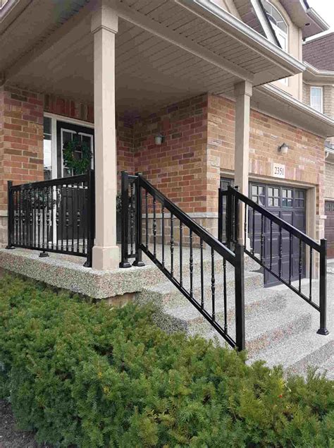 Exterior or outdoor stair, railing, guardrail, landing, tread, and step specifications & codes construction requirements for safe outdoor steps, stairs, railings, newel posts outdoor stair & railing safety hazards, photos of defects; Commercial Aluminum Railing Systems, Handrails & its Height