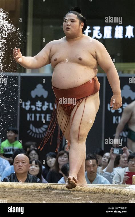 Tokio Jap N Aug Un Luchador De Sumo Takanofuji Participa En