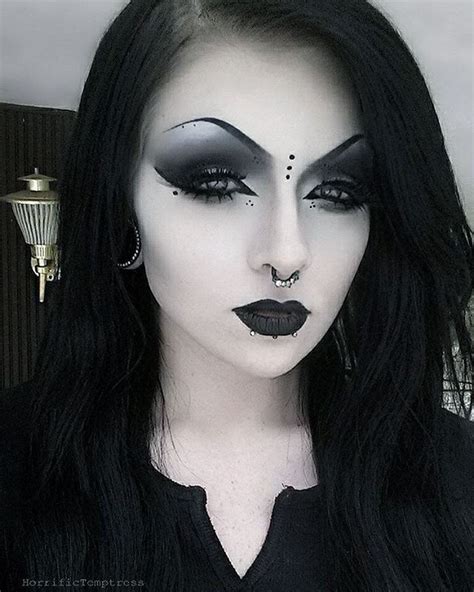 𝔈𝔩 𝔐𝔲𝔫𝔡𝔬 𝔡𝔢𝔩 𝔊𝔬𝔱𝔦𝔠𝔬 On Em 2020 Looks Makeup Gothic E Maquiagem Vampira